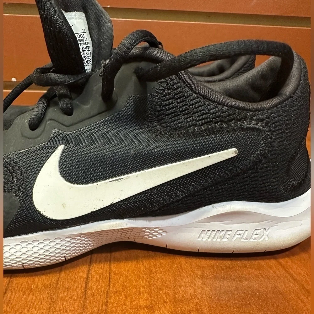 Nike Flex Black and White Athletic Shoes